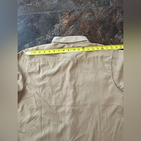 Men’s khaki Columbia long sleeve with Omni shade fishing shirt. Size medium - Picture 9 of 12